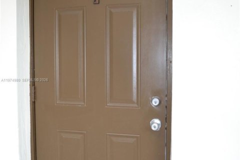 Commercial property in Miami, Florida № 2040456 - photo 2