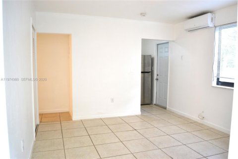 Commercial property in Miami, Florida № 2040456 - photo 3