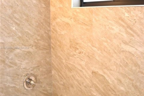 Commercial property in Miami, Florida № 2040456 - photo 9