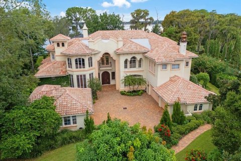 House in Orlando, Florida 5 bedrooms, 708.94 sq.m. № 1372254 - photo 1