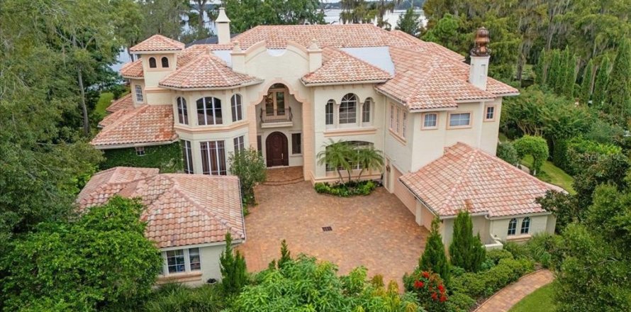House in Orlando, Florida 5 bedrooms, 708.94 sq.m. № 1372254