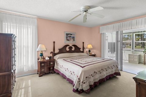 House in Englewood, Florida 2 bedrooms, 176.79 sq.m. № 2118111 - photo 9