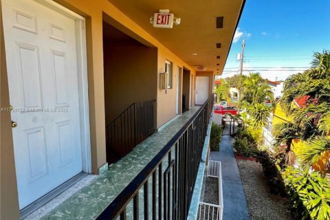 Commercial property in Miami, Florida № 1958366 - photo 17