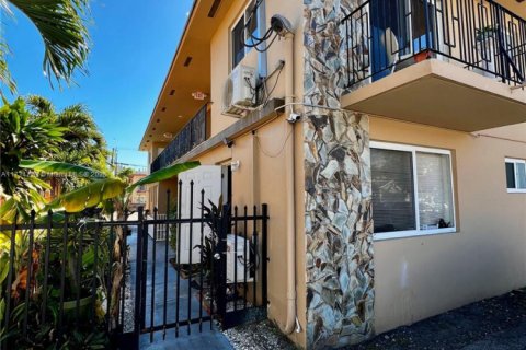 Commercial property in Miami, Florida № 1958366 - photo 6