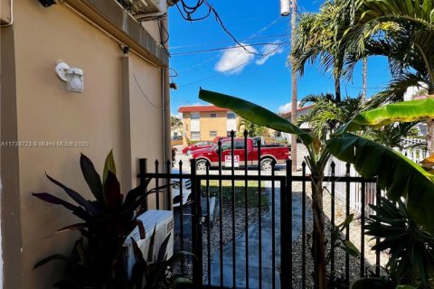 Commercial property in Miami, Florida № 1958366 - photo 7
