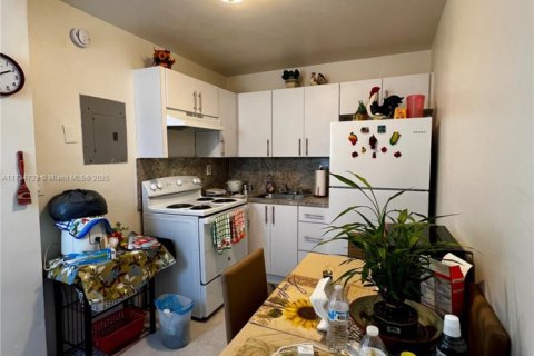 Commercial property in Miami, Florida № 1958366 - photo 12