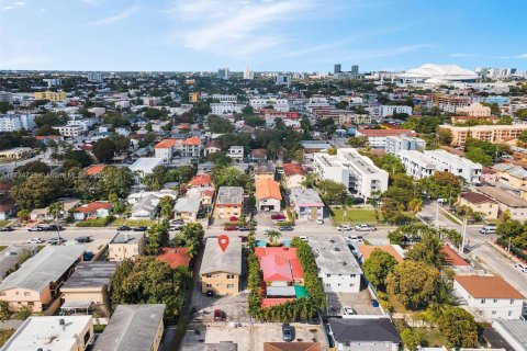 Commercial property in Miami, Florida № 1958366 - photo 4