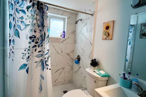 Commercial property in Miami, Florida № 1958366 - photo 14