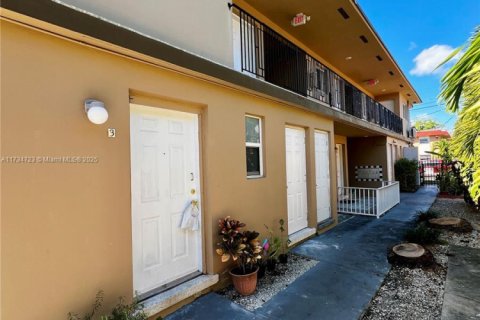 Commercial property in Miami, Florida № 1958366 - photo 8