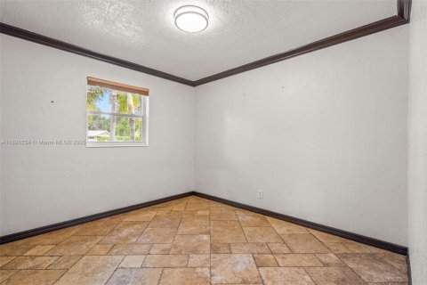 House in Dania Beach, Florida 3 bedrooms, 156.63 sq.m. № 1947780 - photo 14