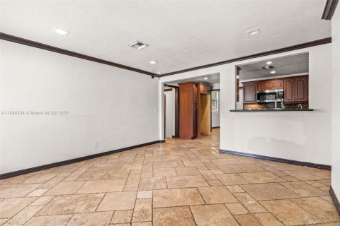 House in Dania Beach, Florida 3 bedrooms, 156.63 sq.m. № 1947780 - photo 7