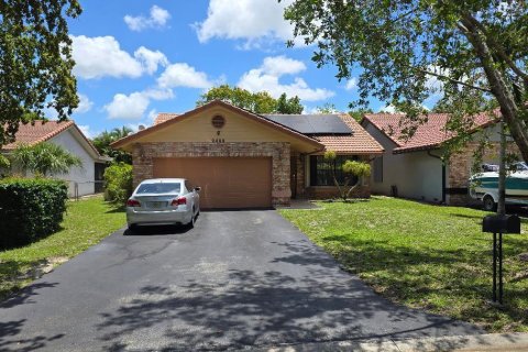 Casa en venta en Coral Springs, Florida, 4 dormitorios, 155.33 m2 № 2077817 - foto 2