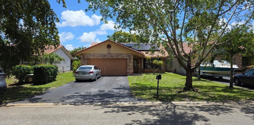 Casa en Coral Springs, Florida 4 dormitorios, 155.33 m2 № 2077817