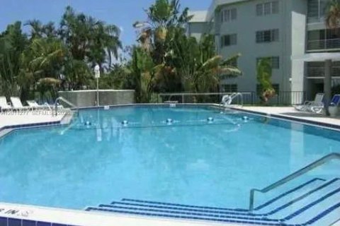 Apartment in Miami, Florida 1 bedroom, 100.06 sq.m. № 2076659 - photo 17