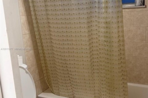 Apartment in Miami, Florida 1 bedroom, 100.06 sq.m. № 2076659 - photo 11