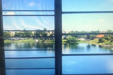 Apartment in Miami, Florida 1 bedroom, 100.06 sq.m. № 2076659