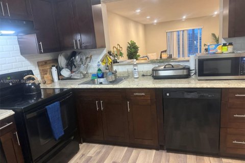 Apartment in Miami, Florida 1 bedroom, 100.06 sq.m. № 2076659 - photo 6