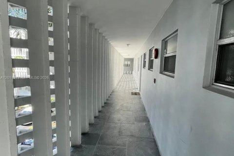 Apartment in Miami, Florida 1 bedroom, 100.06 sq.m. № 2076659 - photo 14