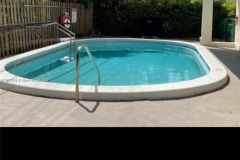 Condominio en venta en Bay Harbor Islands, Florida, 2 dormitorios, 86.31 m2 № 1933867 - foto 11