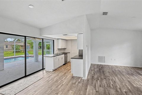 Купить виллу или дом в Порт-Шарлотт, Флорида 5 комнат, 100.89м2, № 2361206 - фото 6