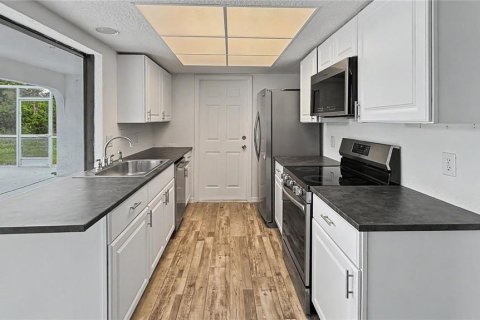 Купить виллу или дом в Порт-Шарлотт, Флорида 5 комнат, 100.89м2, № 2361206 - фото 12