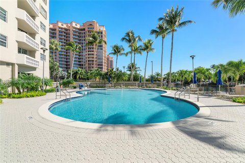 Condominio en venta en Coral Gables, Florida, 2 dormitorios, 121.7 m2 № 2060586 - foto 20