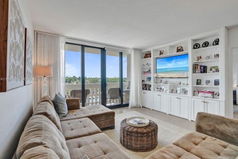 Condominio en venta en Coral Gables, Florida, 2 dormitorios, 121.7 m2 № 2060586 - foto 4