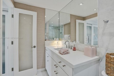 Condominio en venta en Coral Gables, Florida, 2 dormitorios, 121.7 m2 № 2060586 - foto 10