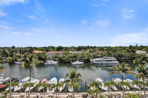 Condominio en venta en Coral Gables, Florida, 2 dormitorios, 121.7 m2 № 2060586 - foto 14