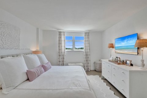 Condominio en venta en Coral Gables, Florida, 2 dormitorios, 121.7 m2 № 2060586 - foto 6