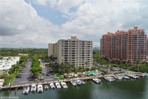 Condominio en venta en Coral Gables, Florida, 2 dormitorios, 121.7 m2 № 2060586 - foto 18