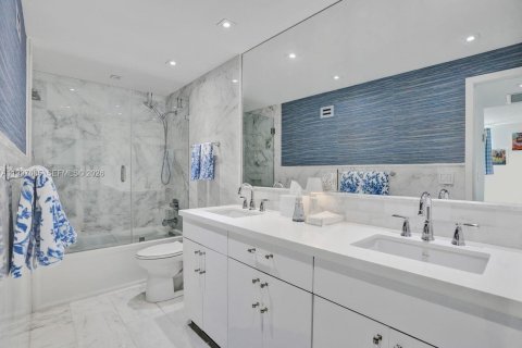 Condominio en venta en Coral Gables, Florida, 2 dormitorios, 121.7 m2 № 2060586 - foto 11