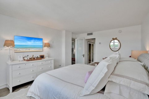 Condominio en venta en Coral Gables, Florida, 2 dormitorios, 121.7 m2 № 2060586 - foto 8
