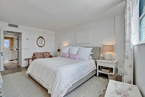Condominio en venta en Coral Gables, Florida, 2 dormitorios, 121.7 m2 № 2060586 - foto 7