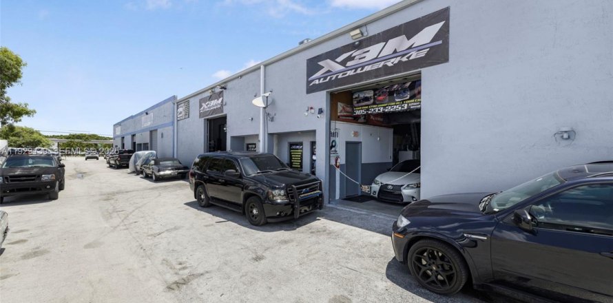 Immobilier commercial à Miami, Floride № 1987475