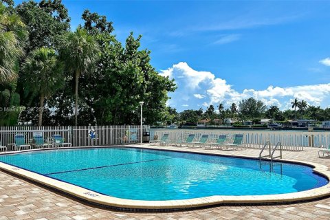 Condo in North Bay Village, Florida, 2 bedrooms  № 1699312 - photo 20