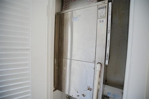 Condo in North Bay Village, Florida, 2 bedrooms  № 1699312 - photo 19