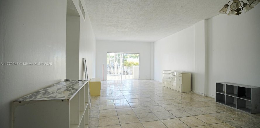 Condo in North Bay Village, Florida, 2 bedrooms  № 1699312
