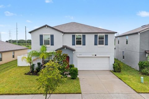 House in Tampa, Florida 4 bedrooms, 244.8 sq.m. № 2283756