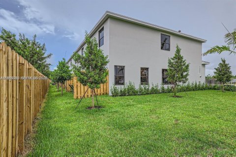 Townhouse in Florida City, Florida 3 bedrooms, 133.13 sq.m. № 2027062 - photo 11