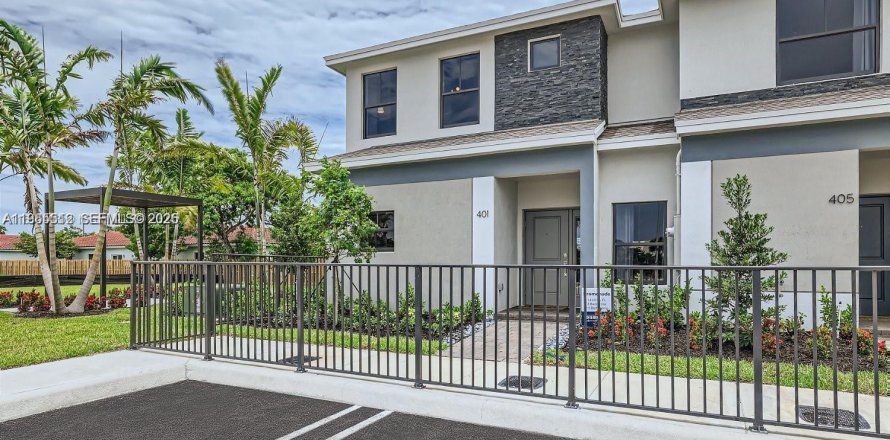 Townhouse in Florida City, Florida 3 bedrooms, 133.13 sq.m. № 2027062