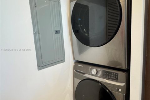 Copropriété à louer à Miami, Floride: 2 chambres, 103.12 m2 № 2062985 - photo 9