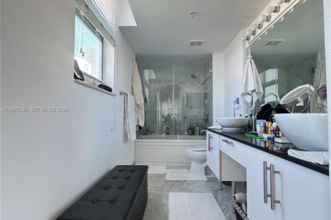 Copropriété à louer à Miami, Floride: 2 chambres, 103.12 m2 № 2062985 - photo 6