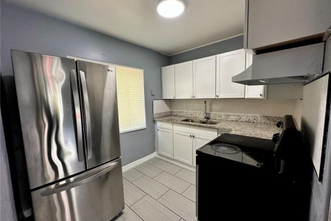 House in Orlando, Florida 3 bedrooms, 104.79 sq.m. № 1584518 - photo 8