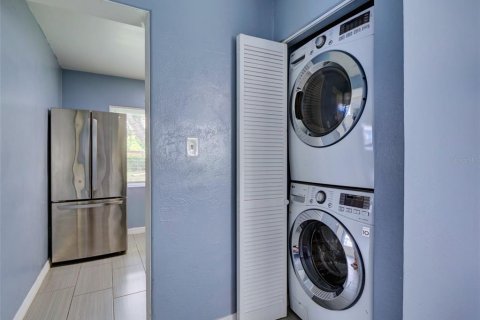 House in Orlando, Florida 3 bedrooms, 104.79 sq.m. № 1584518 - photo 9