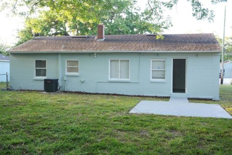House in Orlando, Florida 3 bedrooms, 104.79 sq.m. № 1584518 - photo 2