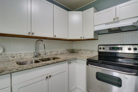 House in Orlando, Florida 3 bedrooms, 104.79 sq.m. № 1584518 - photo 13