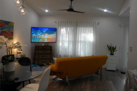 House in Boynton Beach, Florida 1 bedroom № 1929510 - photo 10