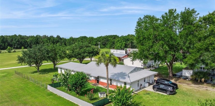 Immobilier commercial à Summerfield, Floride 438.59 m2 № 2259246