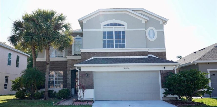 House in Orlando, Florida 4 bedrooms, 287.81 sq.m. № 1720989